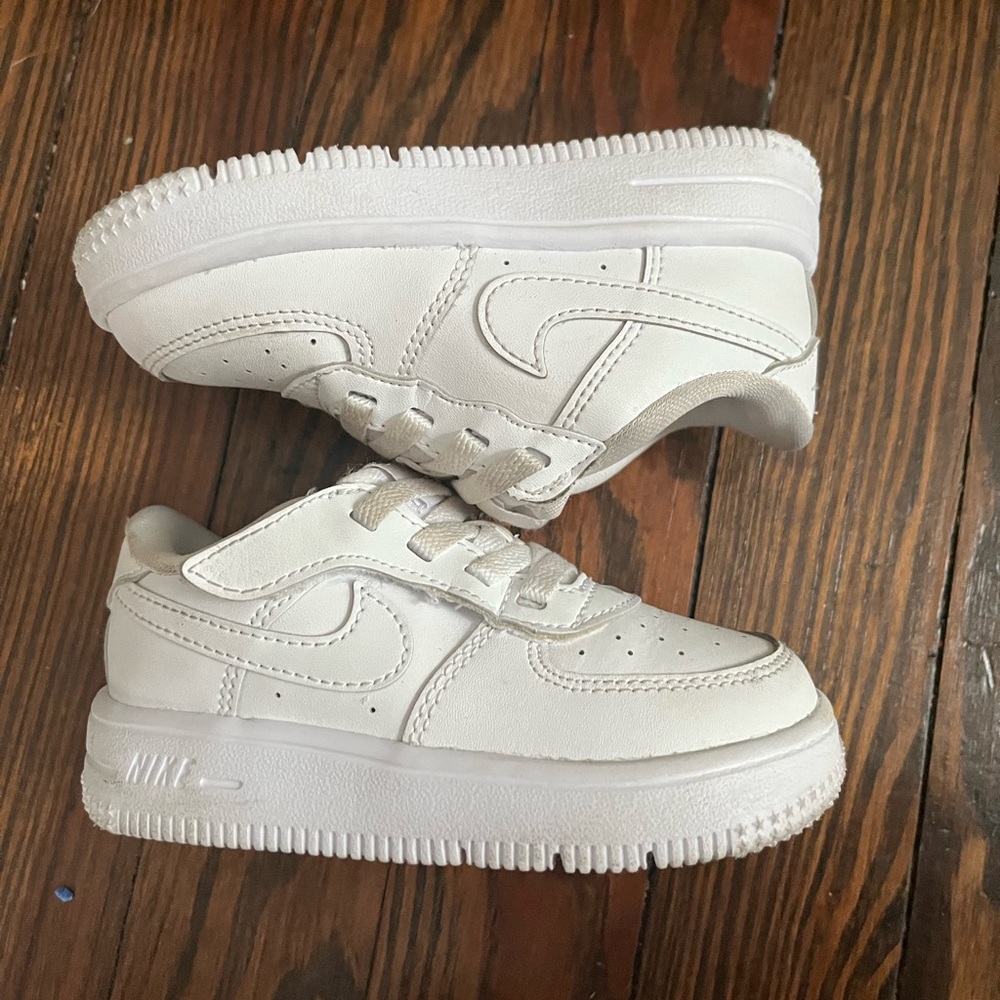 Air Force 1 Low Easy On. Toddler 7c
